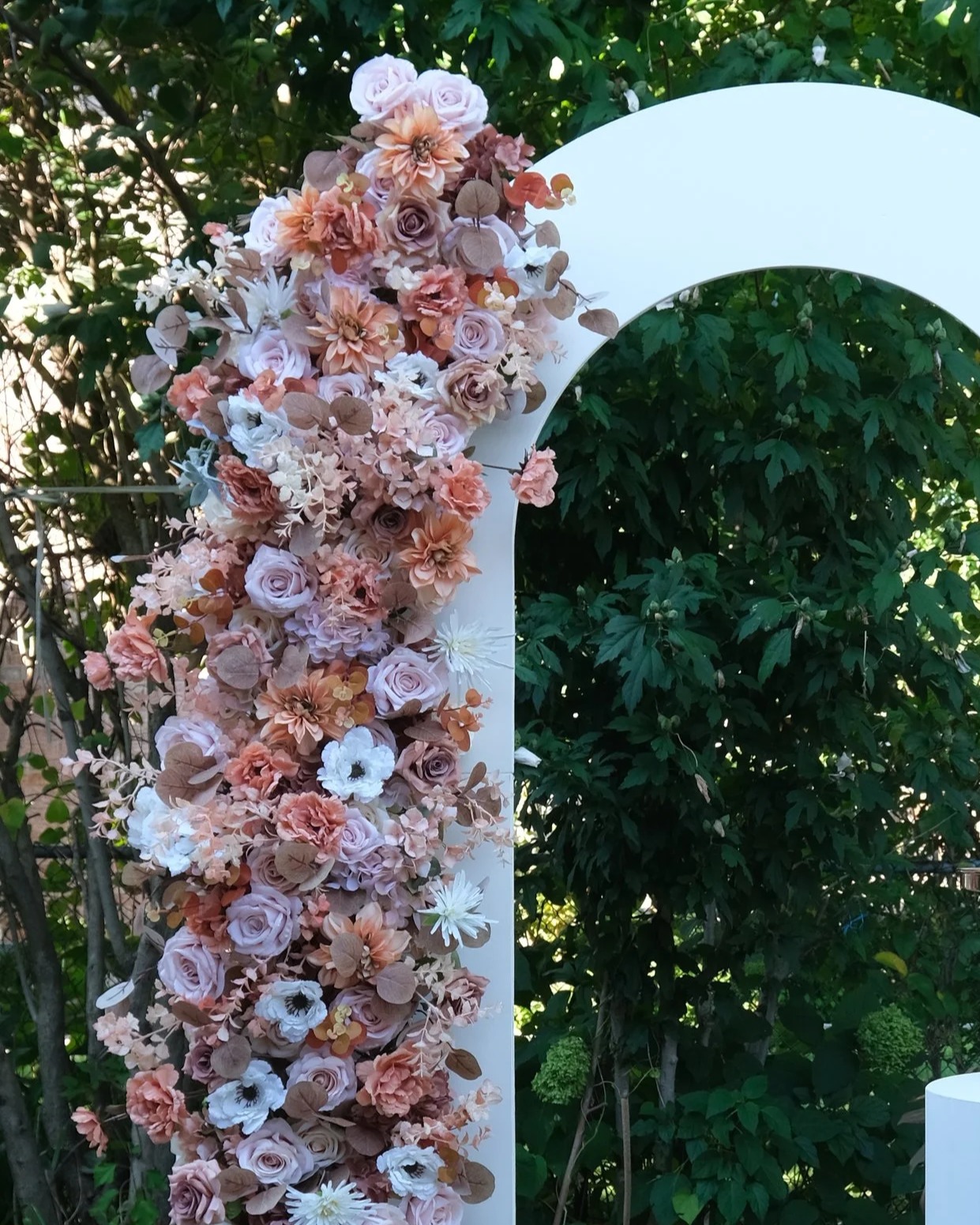 Floral Arrangement – Beige Brown Floral Arrangement – Beige Brown