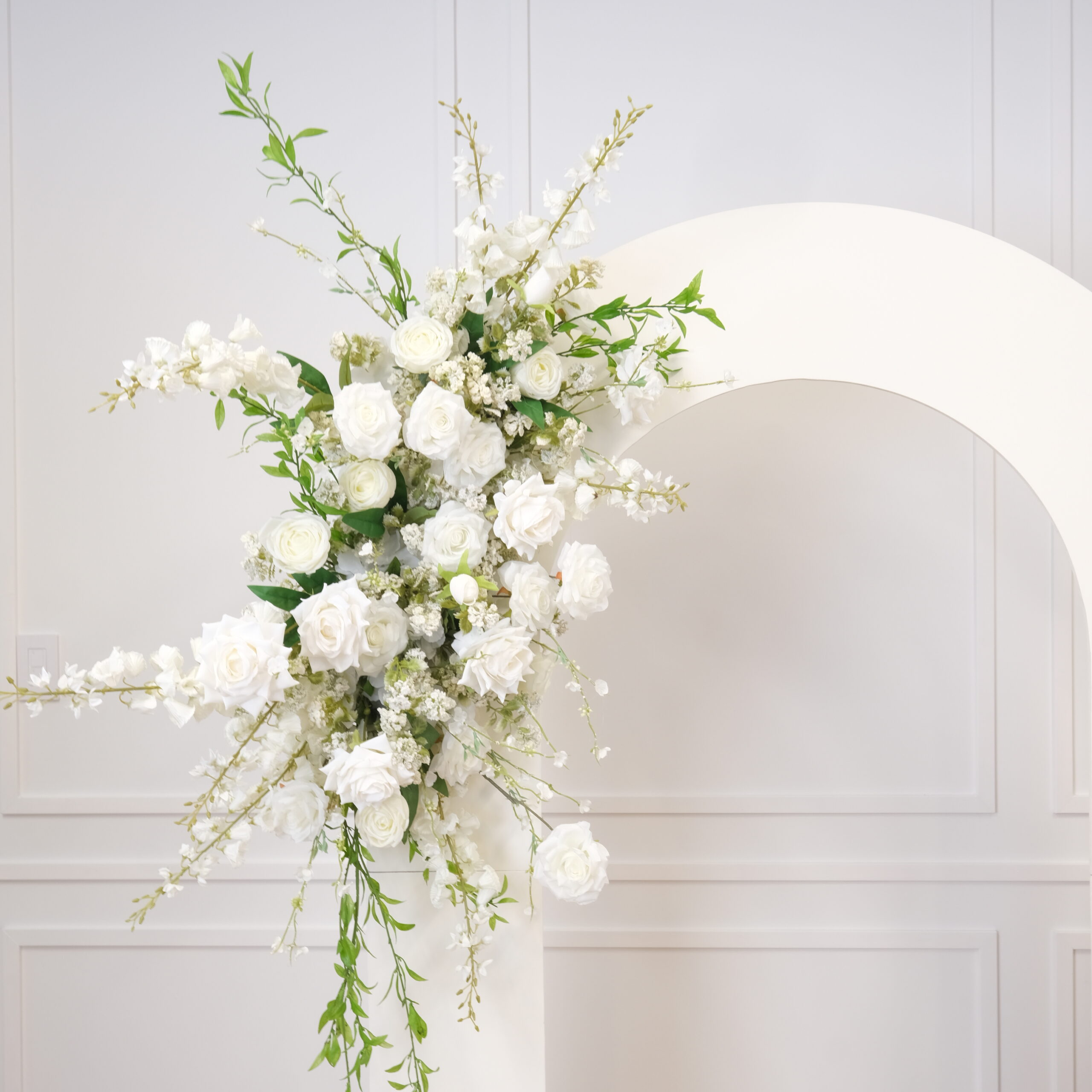 Floral Arrangement – Luxe White Floral Arrangement – Luxe White